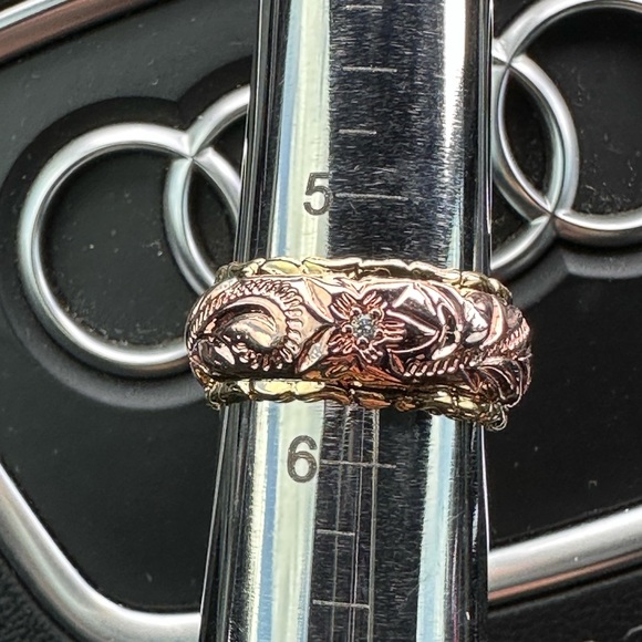 911. Hawaiian Heirloom Plumeria Wedding Band Rose & Yellow Gold w/Cubic Zirconia - Picture 5 of 10
